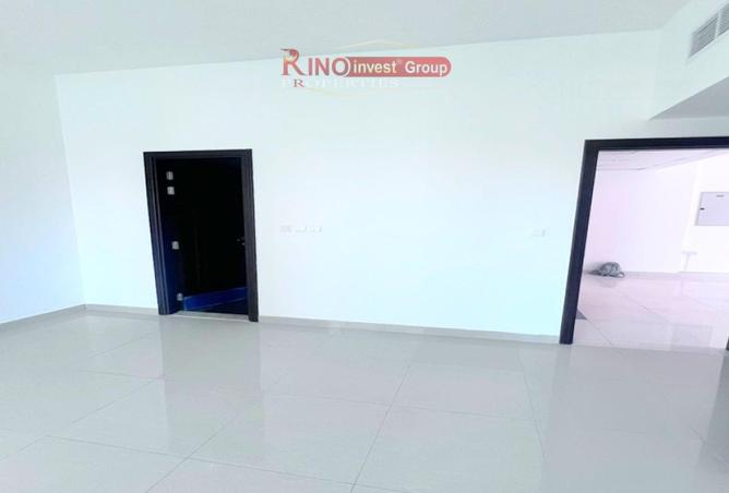 104696001 - Property Image 3