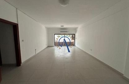 Apartment - 4 Bedrooms - 3 Bathrooms for rent in Zabeel Building - Al Karama - Dubai Apartment - 4 Bedrooms - 3 Bathrooms for rent in Zabeel Building - Al Karama - Dubai