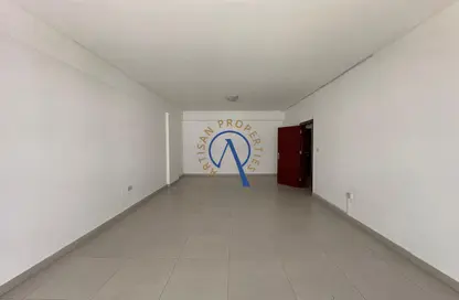 Apartment - 4 Bedrooms - 3 Bathrooms for rent in Zabeel Building - Al Karama - Dubai