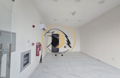 Show Room - Studio for rent in Al Sajaa S - Al Sajaa - Sharjah