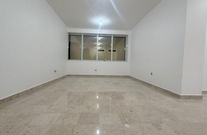 Apartment - 2 - 2 for rent in Hamdan Street - Abu Dhabi Apartment - 2 - 2 for rent in Hamdan Street - Abu Dhabi