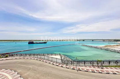 شقة - 3 غرف نوم - 5 حمامات للايجار في شور - مساكن اللؤلؤة في السعديات - جزيرة السعديات - أبوظبي