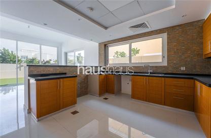 Villa - 4 Bedrooms - 4 Bathrooms for sale in Legacy Nova Villas - District 9 - Jumeirah Park - Dubai Villa - 4 Bedrooms - 4 Bathrooms for sale in Legacy Nova Villas - District 9 - Jumeirah Park - Dubai