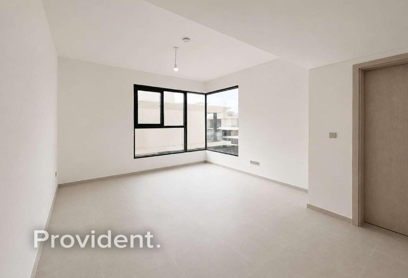 Single Row | Huge Plot | 4BR Villa photo 22