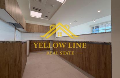 Apartment - 1 Bedroom - 2 Bathrooms for rent in Canal View Building - Al Raha Beach - Abu Dhabi