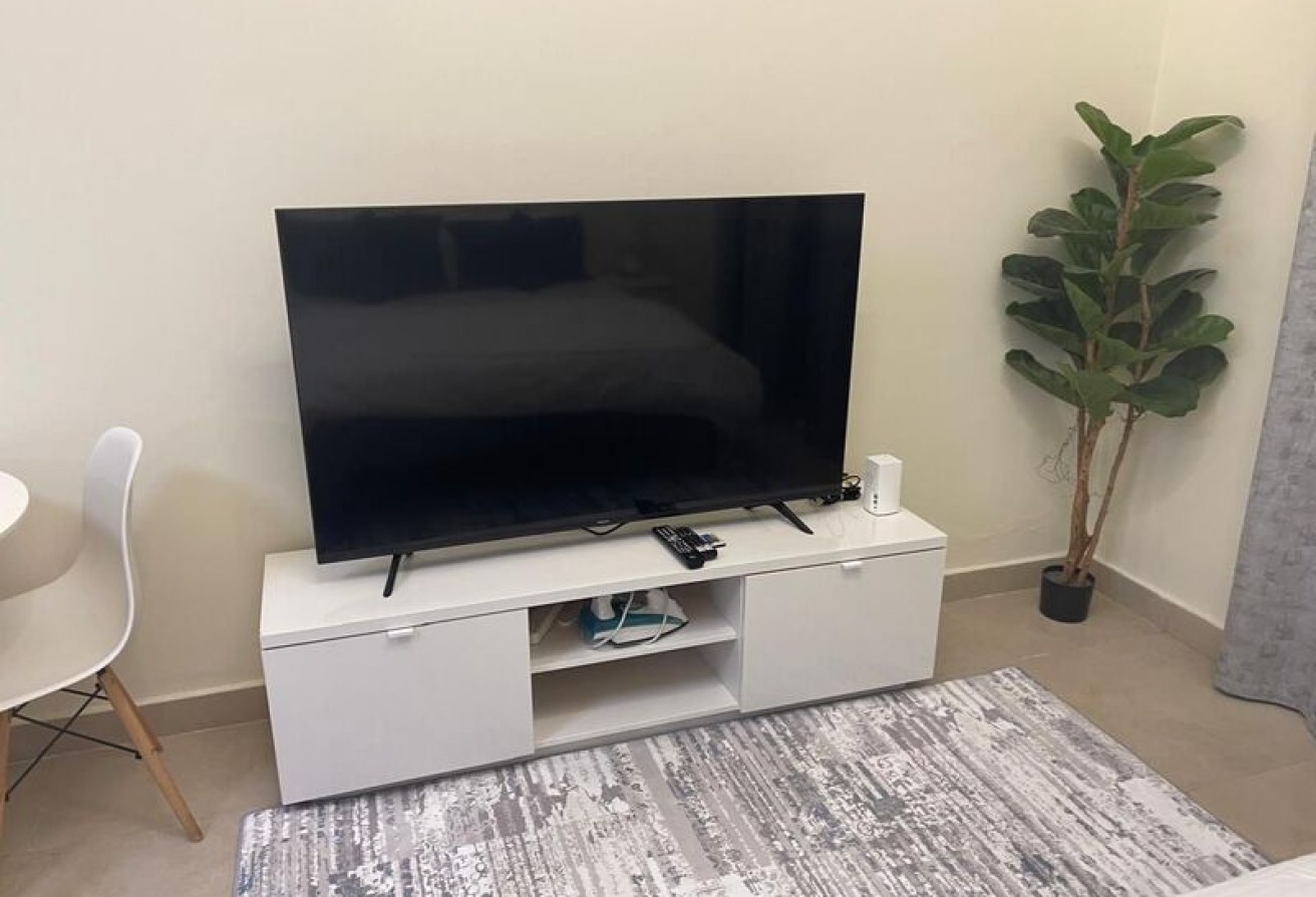 12 CHEQUES| FULLY FURNISHED | PRIME LOCATION gallery image
