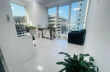 مكتب - غرفة نوم - 1 حمام للايجار في أسبن - شارع الشيخ زايد - دبي