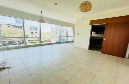شقة - غرفة نوم - 2 حمامات للايجار في تفريعة القنال 1 - أبراج الجولف - مدينة دبي الرياضية - دبي