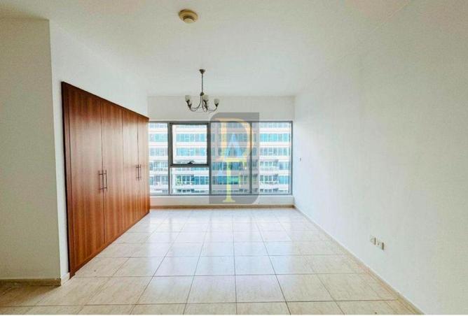 استوديو كبير | 450 ألف | مؤجر بـ 39 ألف | صورة فعلية | 428 قدم مربع