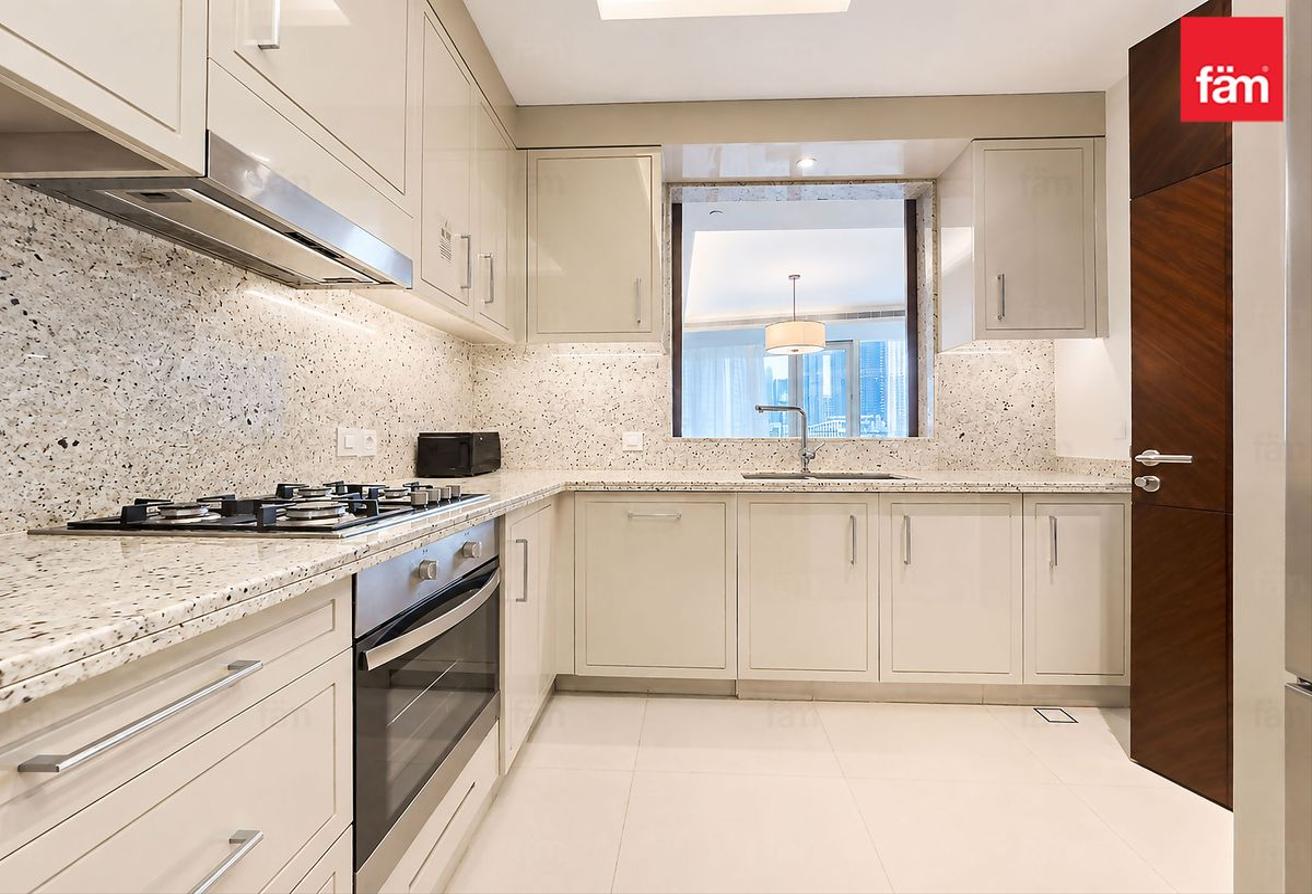 Burj Khalifa View | Fully Furnished | Vacant photo 15