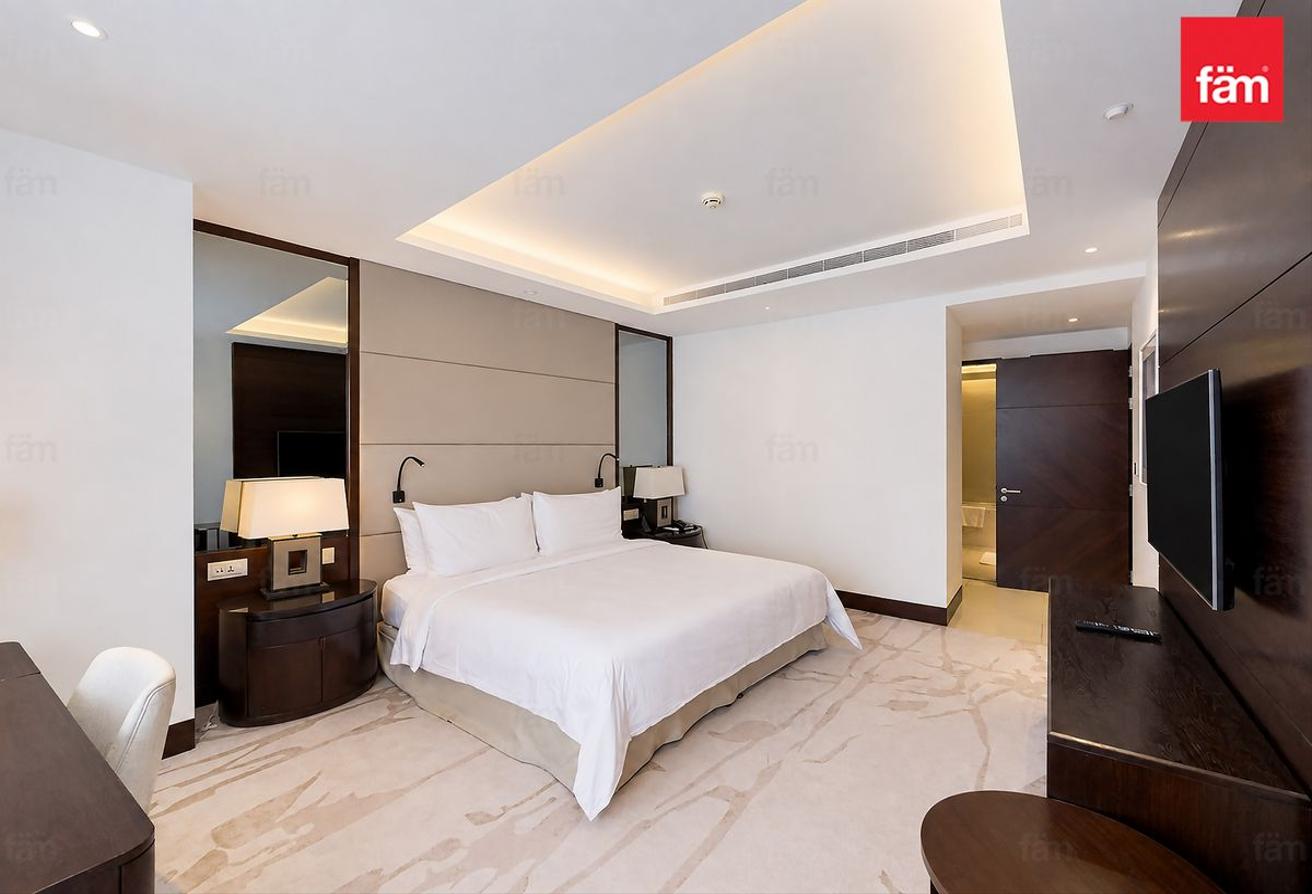 Burj Khalifa View | Fully Furnished | Vacant photo 9