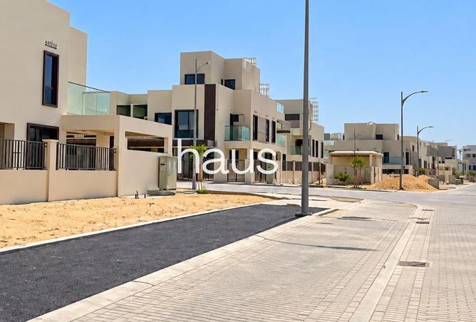 Genuine Resale  | 5BR + Maid Corner Unit