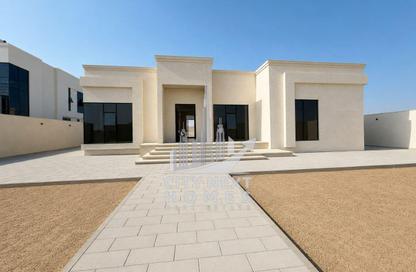 Villa - 4 Bedrooms - 6 Bathrooms for rent in Al Aweer 2 - Al Aweer - Dubai Villa - 4 Bedrooms - 6 Bathrooms for rent in Al Aweer 2 - Al Aweer - Dubai