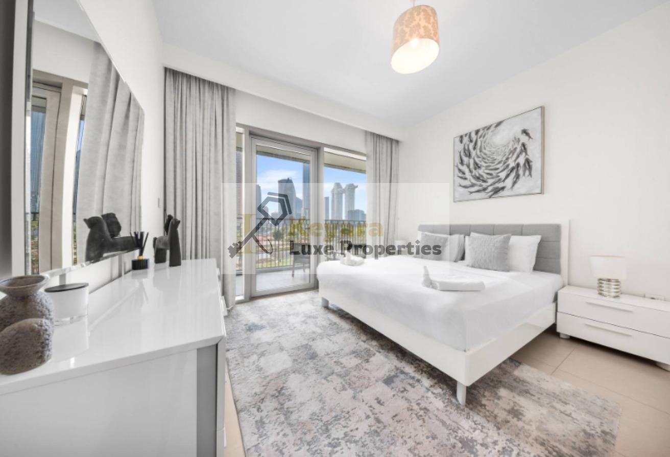 LUXURY LIVING | BURJ KHALIFA VIEW | VACANT photo 8