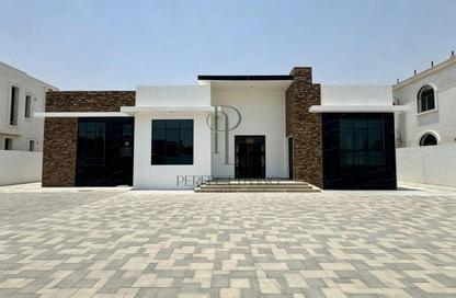 Villa - 4 Bedrooms - 5 Bathrooms for rent in Nad Al Sheba Villas - Nad Al Sheba 3 - Nad Al Sheba - Dubai Villa - 4 Bedrooms - 5 Bathrooms for rent in Nad Al Sheba Villas - Nad Al Sheba 3 - Nad Al Sheba - Dubai