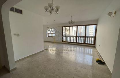 Apartment - 4 - 3 for rent in Al Qulaya'ah - Al Sharq - Sharjah Apartment - 4 - 3 for rent in Al Qulaya'ah - Al Sharq - Sharjah