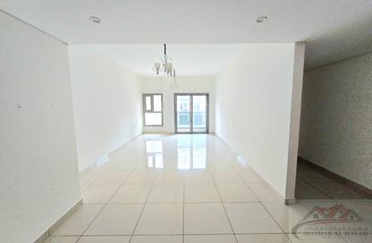 Apartment - 3 Bedrooms - 3 Bathrooms for rent in Muwaileh 29 Building - Muwaileh - Sharjah