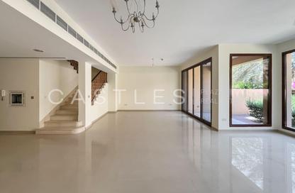 Townhouse - 4 - 5 for rent in Jumeirah Islands Townhouses - Jumeirah Islands - Dubai
