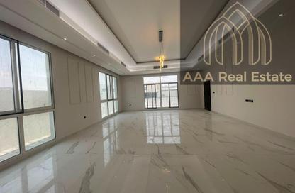 Villa - 5 Bedrooms - 5 Bathrooms for rent in Al Aweer 1 - Al Aweer - Dubai