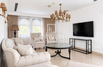 Villa - 3 - 4 for sale in District 8 - Jumeirah Park - Dubai