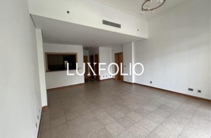 Apartment - 1 Bedroom - 2 Bathrooms for rent in Al Khushkar - Shoreline Apartments - Palm Jumeirah - Dubai