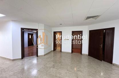 Apartment - 4 - 4 for rent in Cornich Al Khalidiya - Al Khalidiya - Abu Dhabi Apartment - 4 - 4 for rent in Cornich Al Khalidiya - Al Khalidiya - Abu Dhabi