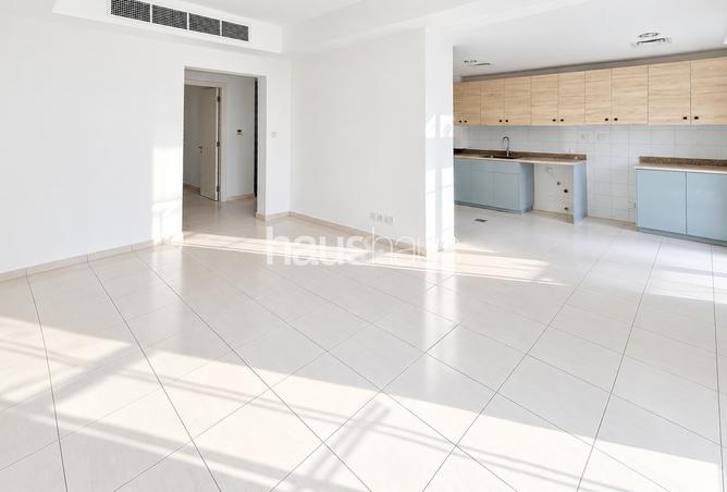 2-bed villa in Springs 14 · Unfurnished · Upgraded — photo 2