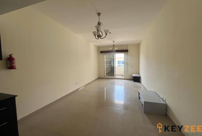 Prime Location| Affordable Rent photo 2