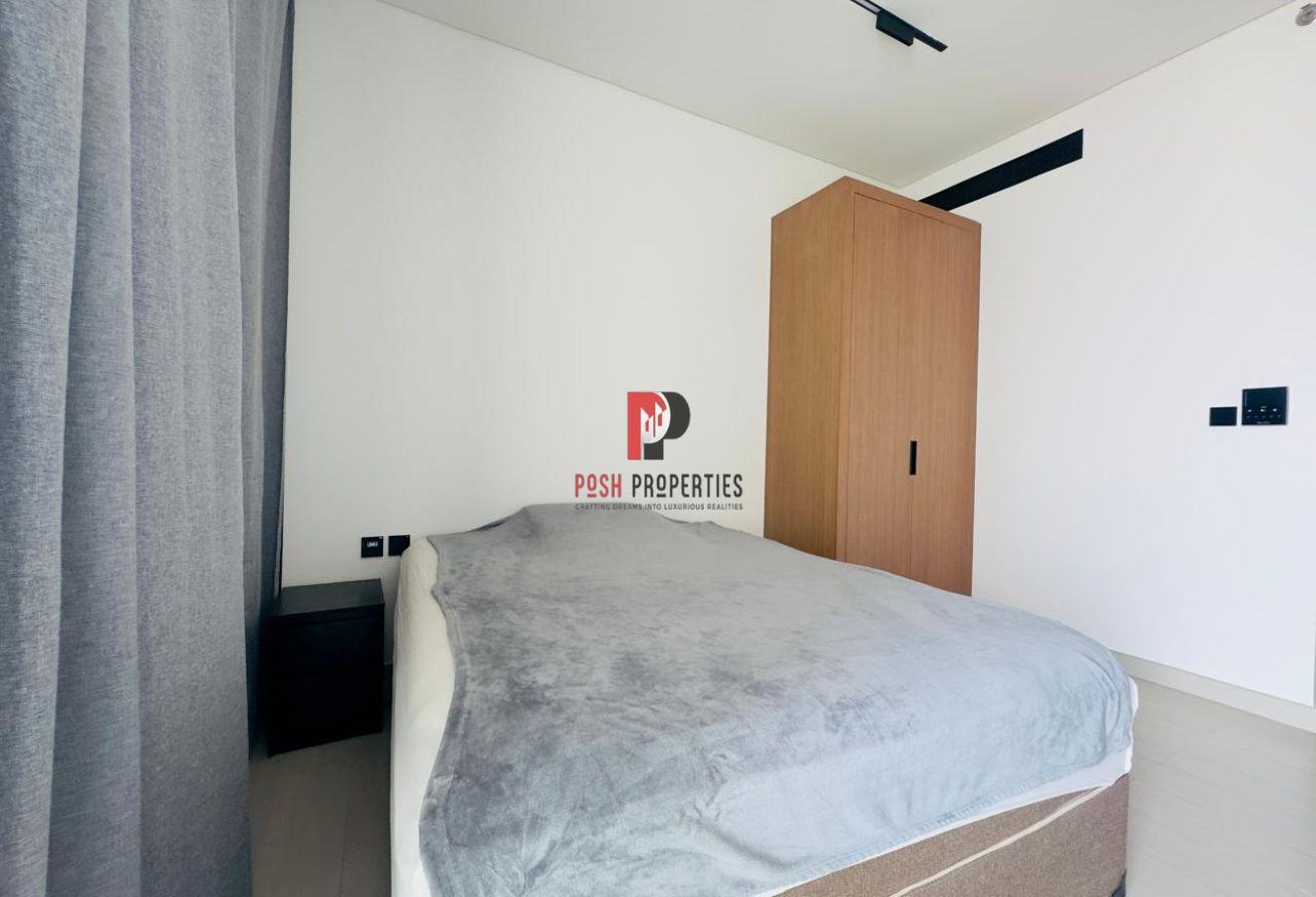 Spacious Unit l Higher Floor l Prime Location photo 4