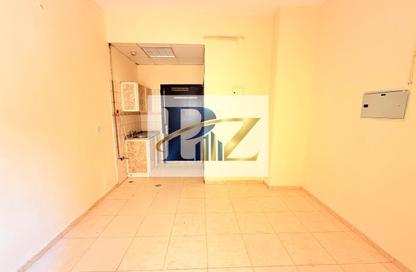 Apartment - Studio - 1 for rent in Muwailih Building - Muwaileh - Sharjah