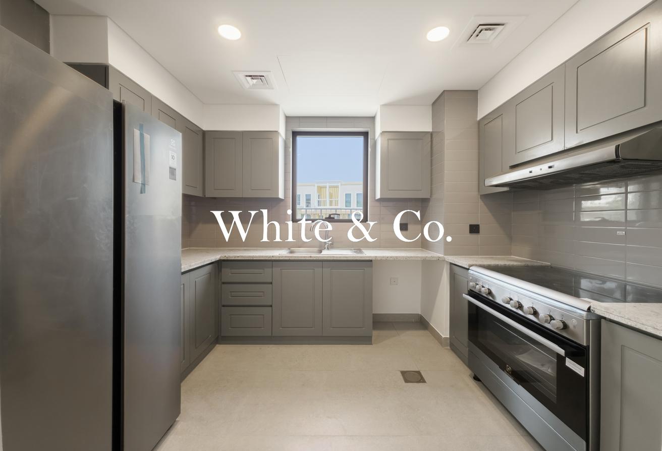 Single Row | CloseToAmenities | Corner End photo 4