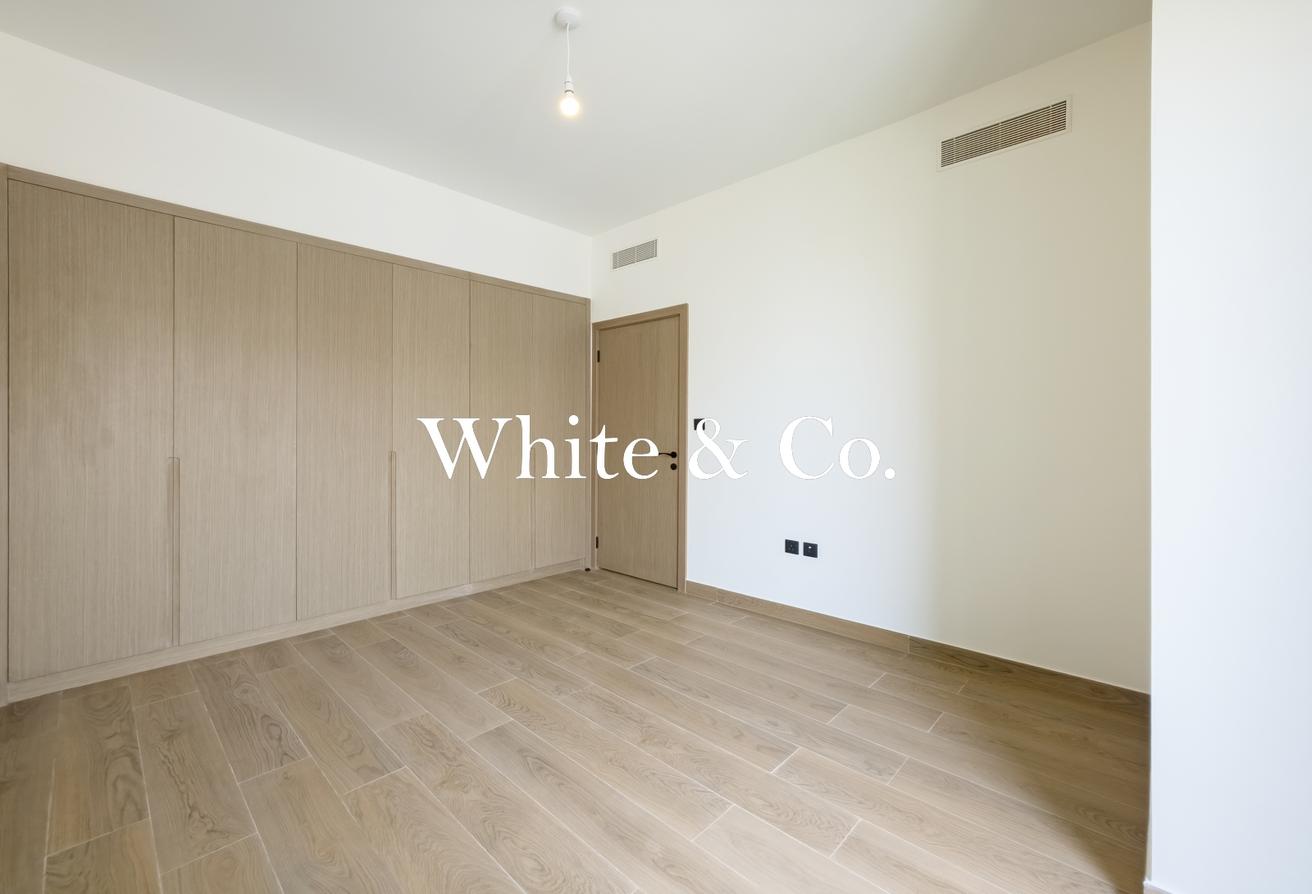 Single Row | CloseToAmenities | Corner End photo 8