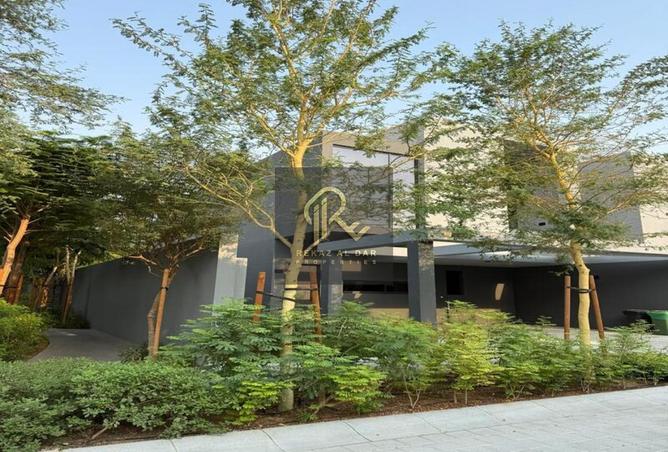 سعر مميز!!! - 4 غرف + مسبح خاص - جاهز للسكن