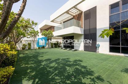 Villa - 5 Bedrooms - 6 Bathrooms for sale in West Yas - Yas Island - Abu Dhabi