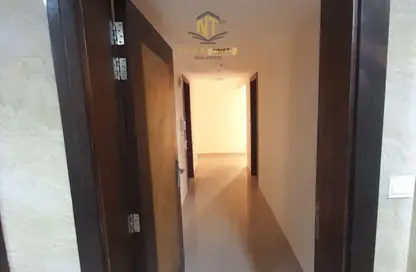 شقة - 2 غرف نوم - 3 حمامات للايجار في مجمع مويلح - تجارية مويلح - الشارقة