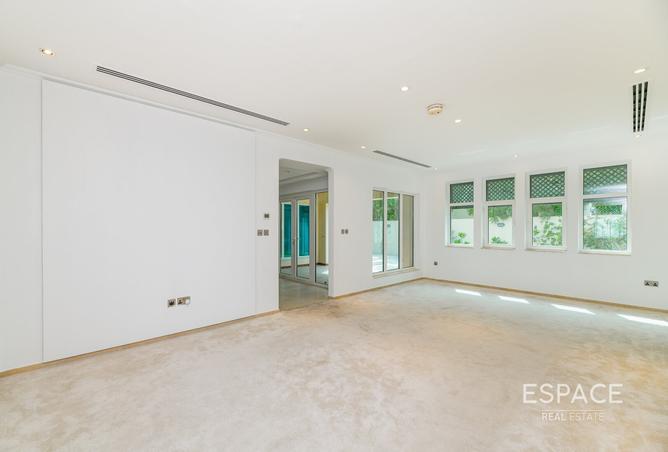 121991102 - Property Image 2