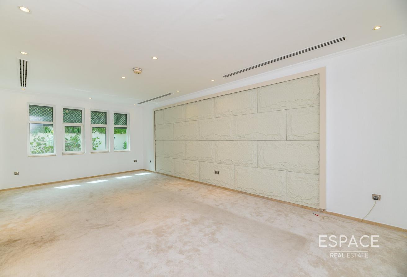Well Kept | Close to the Park | Vacant photo 15