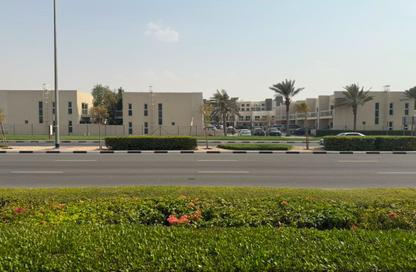 Shop - Studio - 1 Bathroom for rent in Building Y15 - England Cluster - International City - Dubai