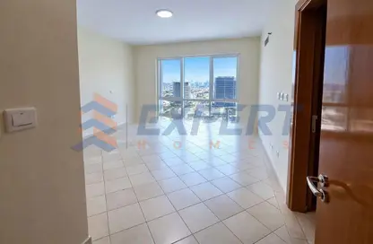 شقة - 2 غرف نوم - 2 حمامات للايجار في B  برج - لاجو فيستا - مدينة دبي للإنتاج (اي ام بي زد) - دبي