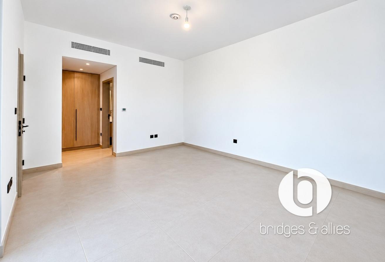 PREMIUM 5 BR VILLA | ON GREEN BELT | VACANT SOON photo 12