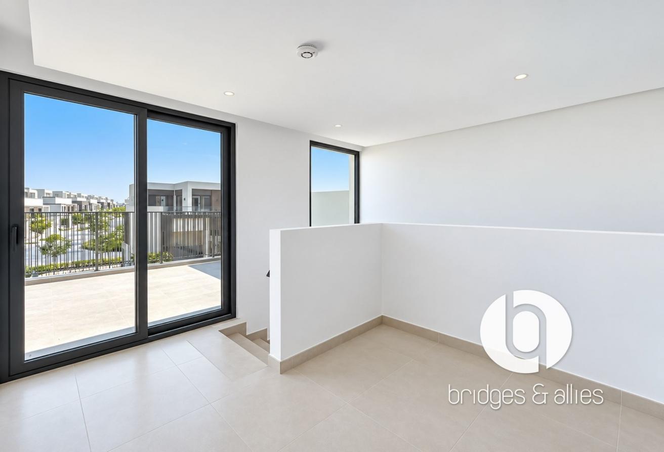 PREMIUM 5 BR VILLA | ON GREEN BELT | VACANT SOON photo 13