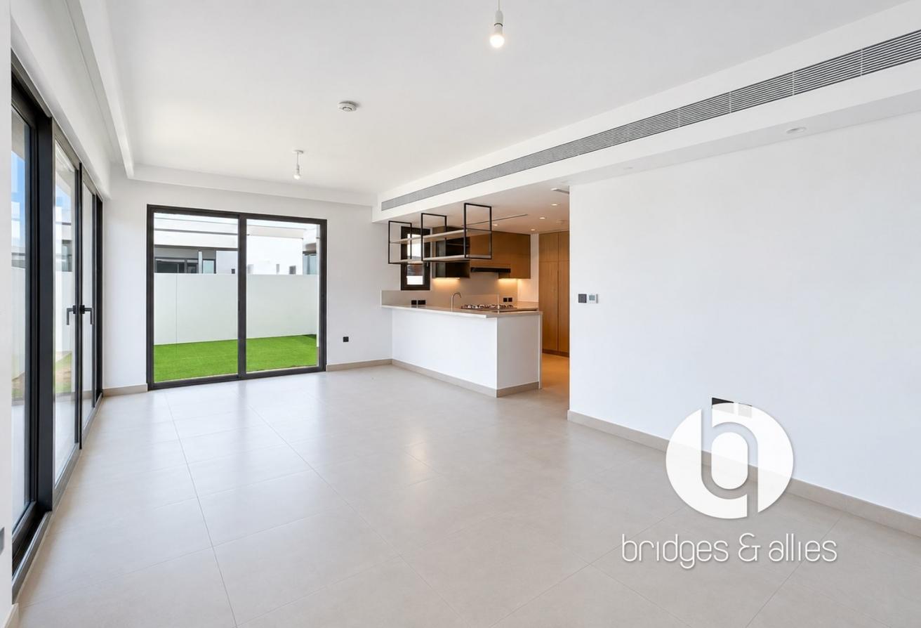 PREMIUM 5 BR VILLA | ON GREEN BELT | VACANT SOON photo 3