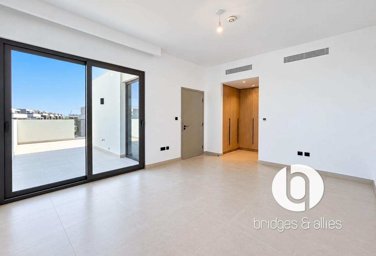 PREMIUM 5 BR VILLA | ON GREEN BELT | VACANT SOON photo 11