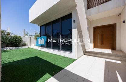 Villa - 5 Bedrooms - 6 Bathrooms for rent in West Yas - Yas Island - Abu Dhabi