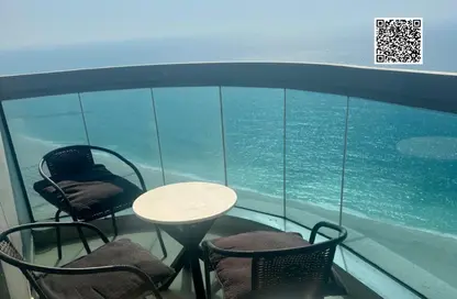 شقة - 2 غرف نوم - 3 حمامات للايجار في برج الكورنيش - طريق كورنيش عجمان - عجمان