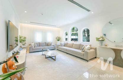 Villa - 4 Bedrooms - 5 Bathrooms for sale in District 7 - Jumeirah Park - Dubai