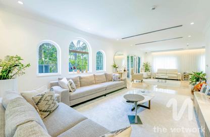 Villa - 4 Bedrooms - 5 Bathrooms for sale in District 7 - Jumeirah Park - Dubai