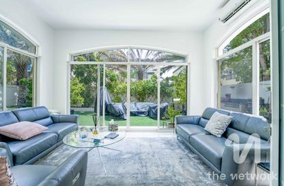 Villa - 4 Bedrooms - 5 Bathrooms for sale in District 7 - Jumeirah Park - Dubai