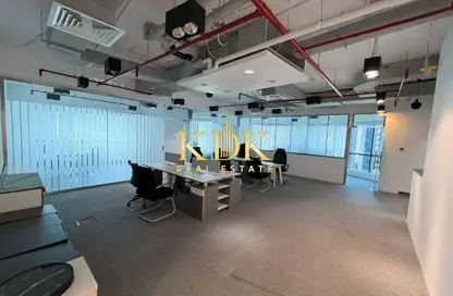 متجر - استوديو - 2 حمامات للايجار في برج ريجال - الخليج التجاري - دبي