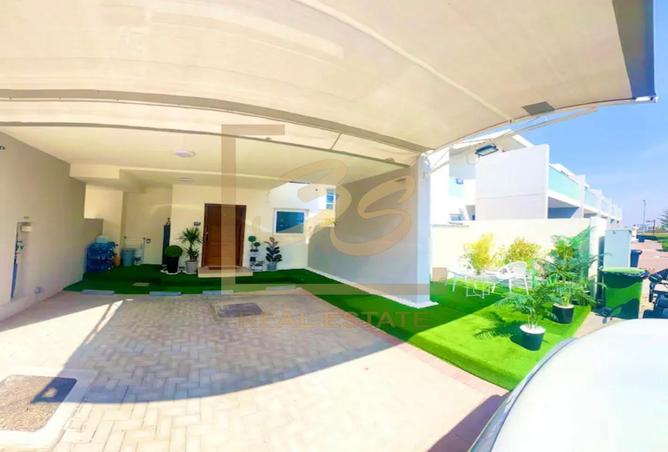 FURNISHED 3BR | CORNER UNIT | SINGLE ROW photo 2